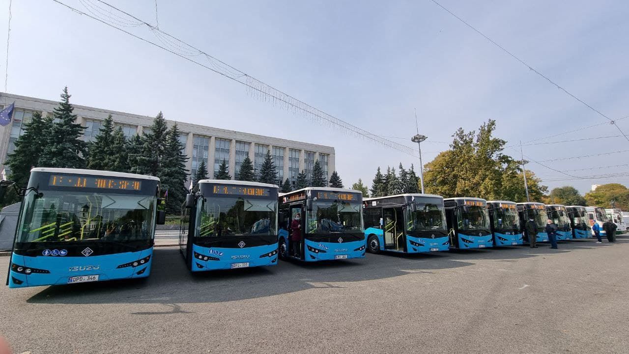 В День Кишинёва на столичные маршруты были выведены ещё 9 новых автобусов ISUZU.