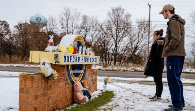 Устроившего стрельбу в школе в Мичигане обвиняют в терроризме.