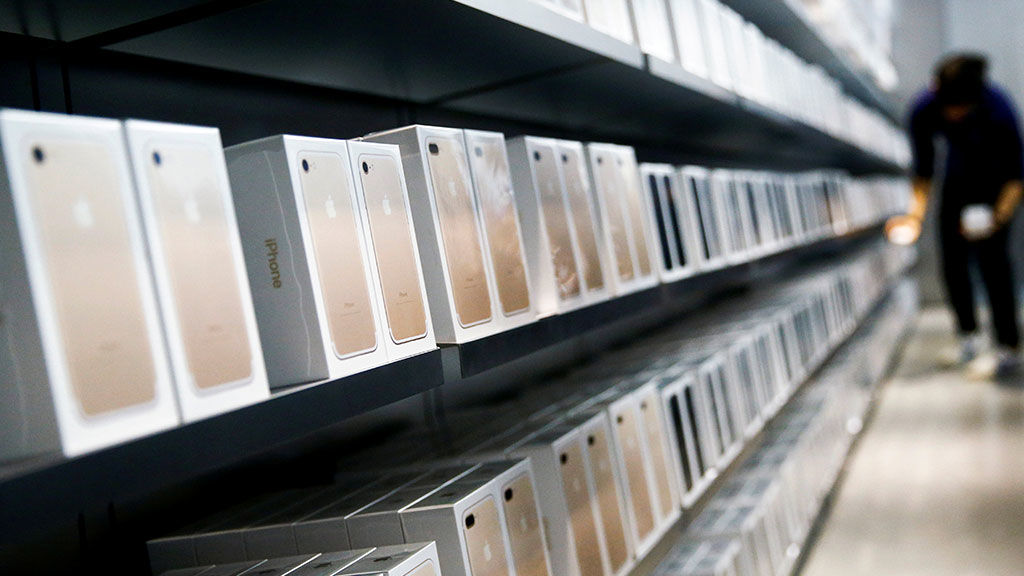 Apple планирует подать судебный иск из-за иммиграционного указа Трампа.