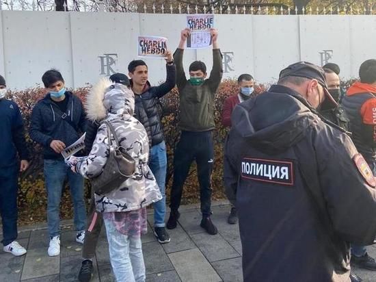 В Москве мусульмане устроили протест из-за карикатур Charlie Hebdo.