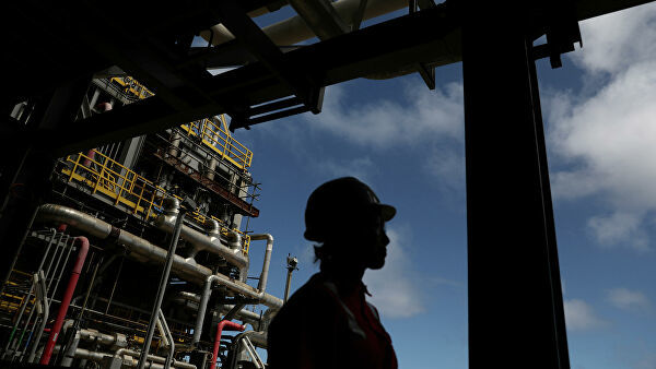 Эксперт объяснил коллапс на нефтяном рынке.