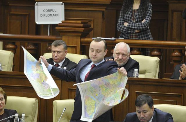 Deputații care s-au pronunțat împotriva limbii române în Constituție