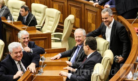Reformele de care are nevoie Republica Moldova vor dăuna intereselor oligarhilor de la guvernare. Foto: jurnal.md
