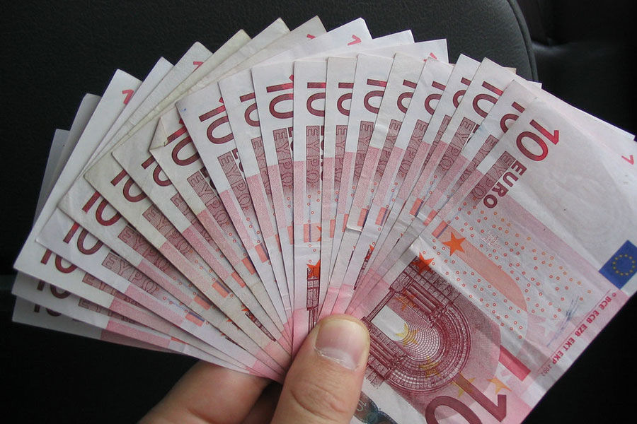 Banca Naţională a stabilit pentru astăzi un curs de 22 de lei şi trei bani pentru un euro