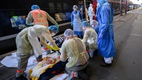 ВОЗ: Миру не хватает по меньшей мере 5,9 миллиона медсестер