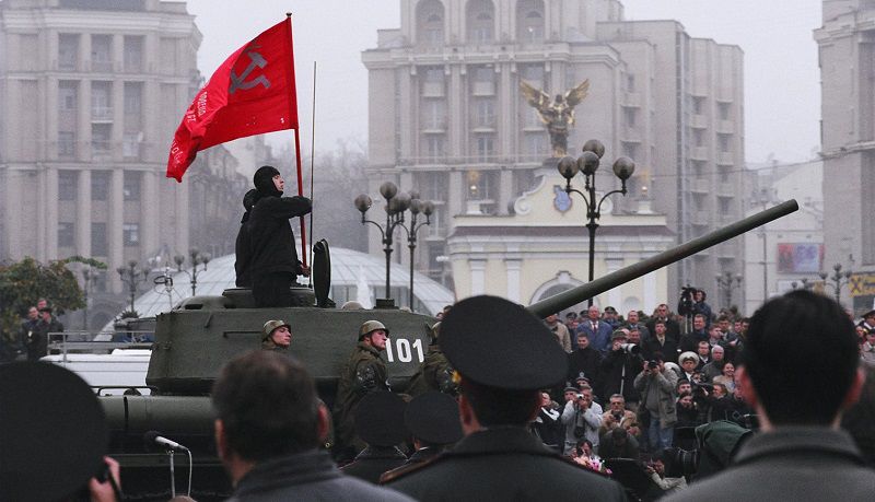 В Киеве запретили использовать знамя Победы в ходе торжеств 8 и 9 мая.