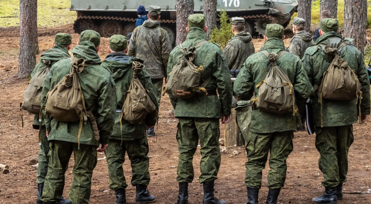Россия отправила 10 тысяч бывших мигрантов на войну.