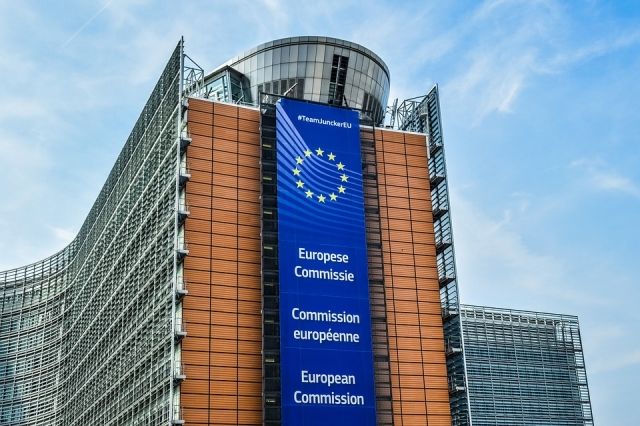 Еврокомиссия продлила режим удаленной работы для институтов ЕС до 25 мая.