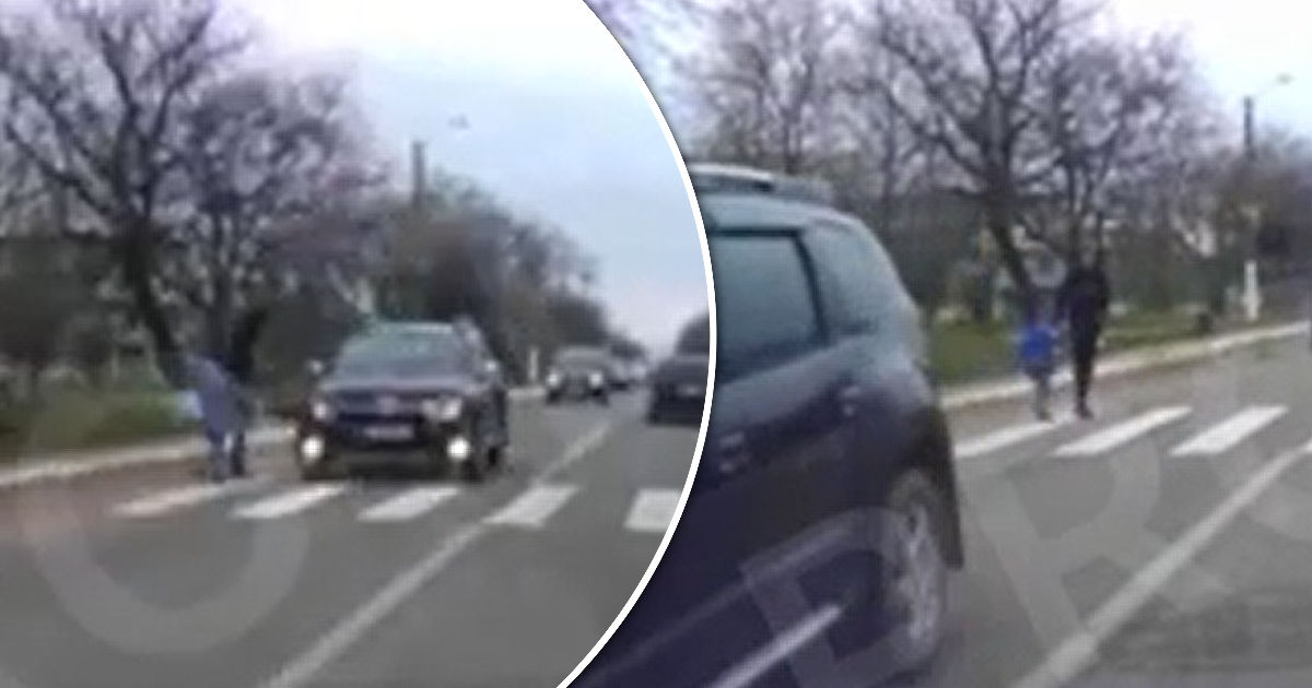 В Кантемире отца с ребенком едва не сбили на пешеходном переходе.
