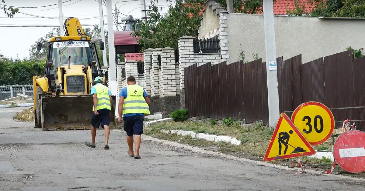 În satul natal al Maiei Sandu începe reparația drumului principal.