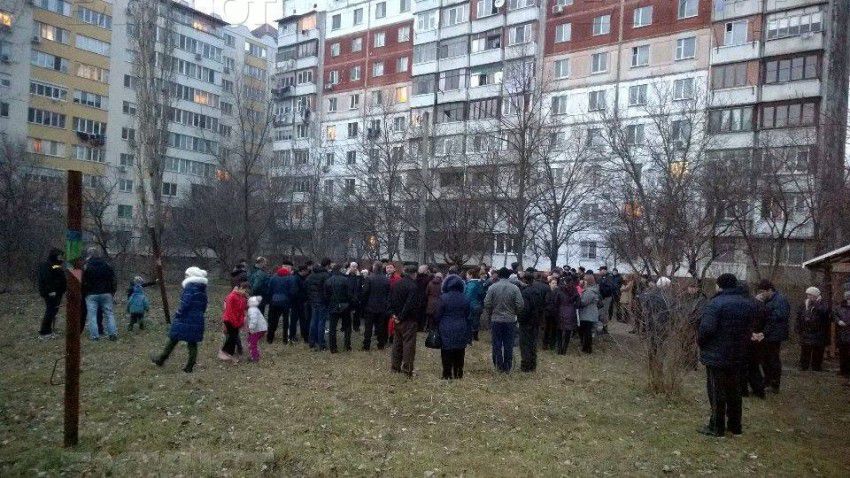 Незаконное строительство разворачивается на Рышкановке по улице А. Дога 32/2.