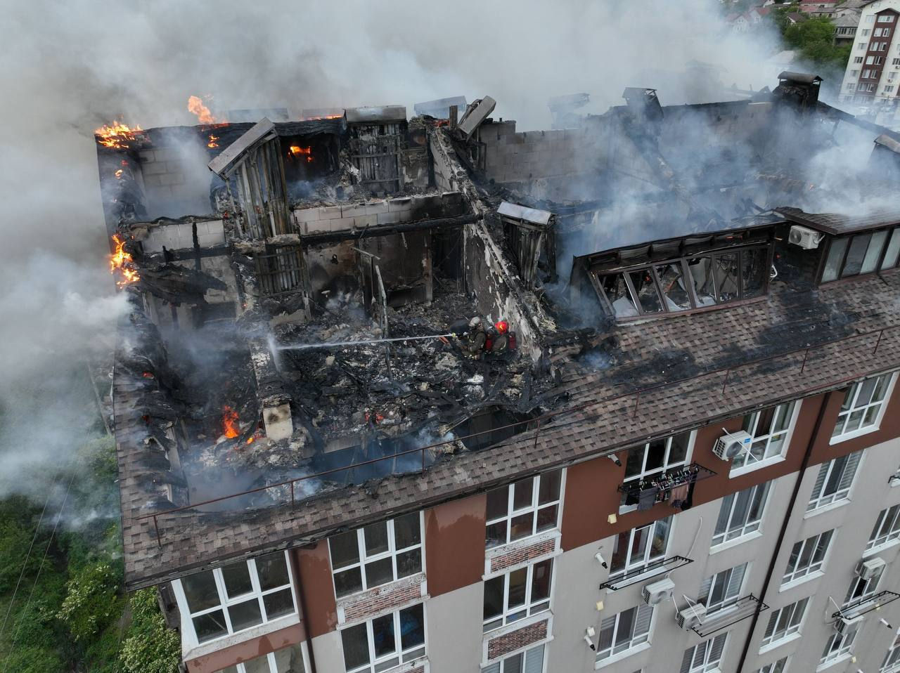 Пожар в Дурлештах потушили через 12 часов: 16 человек пострадали, трое в больнице.