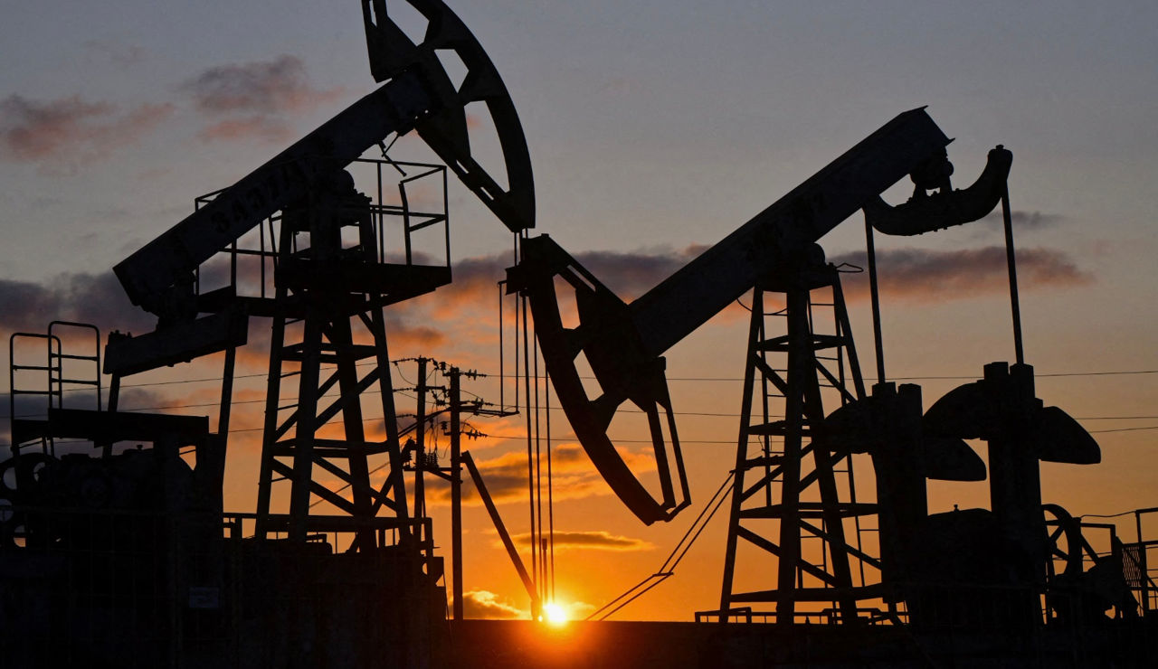 Россия начала продавать нефть Индии и Китаю за криптовалюту.