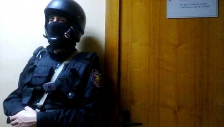 Interlopul Ion Druţă, cunoscut în lumea criminală drept „Vanea Pisatel”, a fost adus acum o oră la Judecătoria Centru.