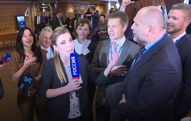 В ПАСЕ обвинили украинцев в нарушении из-за пения гимна.