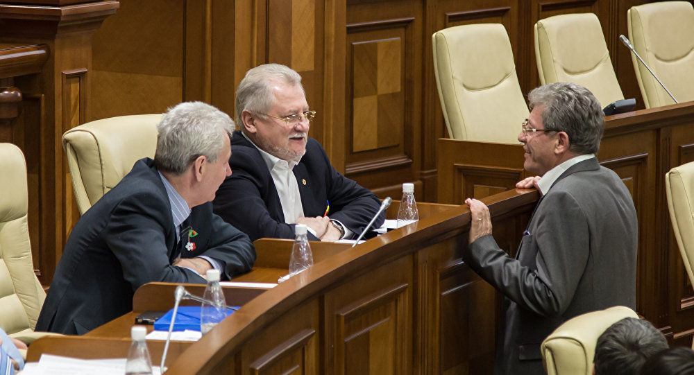 Curtea Constituţională a dat, luni, undă verde iniţiativei de modificare a Legii Supreme care se referă la imunitatea deputaţilor.