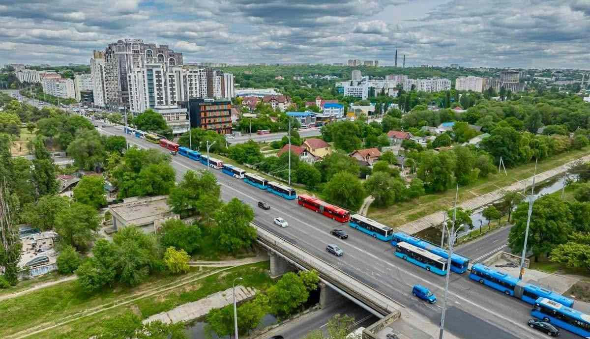 На Радоницу в Кишинёве организуют бесплатный транспорт до кладбища Святого Лазаря.