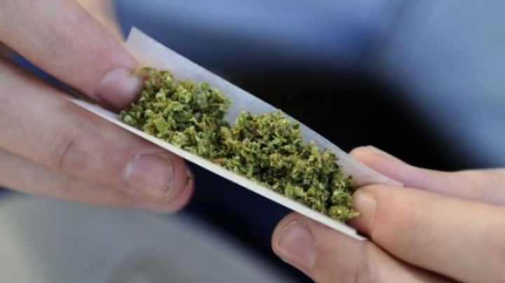 Doi tineri din Capitală, reținuți pentru consum de droguri