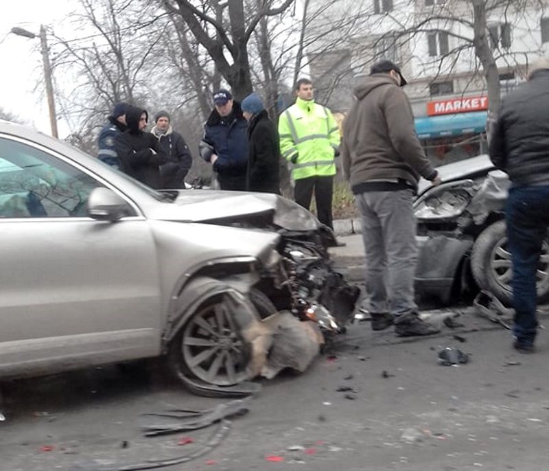 На место происшествия прибыла полиция. 