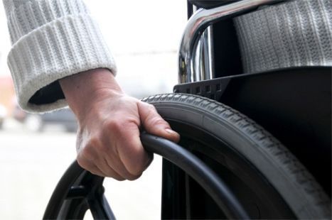 Peste 60 la sută dintre persoanele cu dizabilităţi au venituri minime ce nu le ajung pentru hrană. 