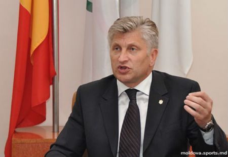 Независимый депутат Николае Журавски.