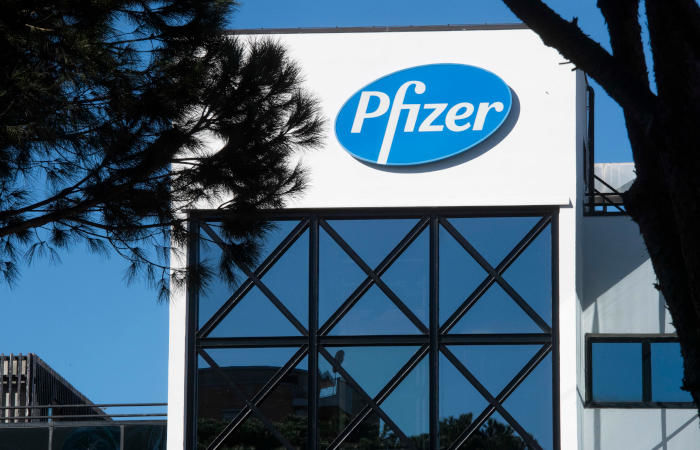Компания Pfizer временно сокращает поставки вакцины от коронавируса в Норвегию.