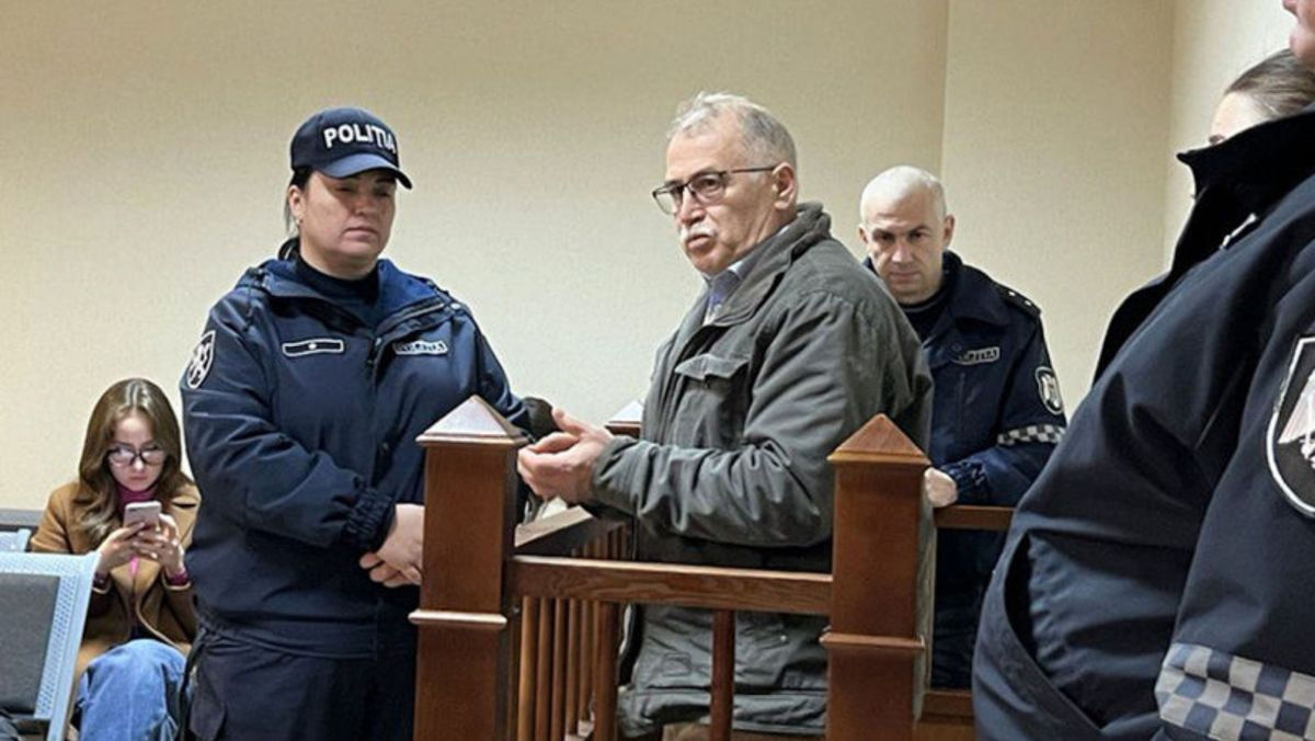 Ион Крянгэ остается под домашним арестом.