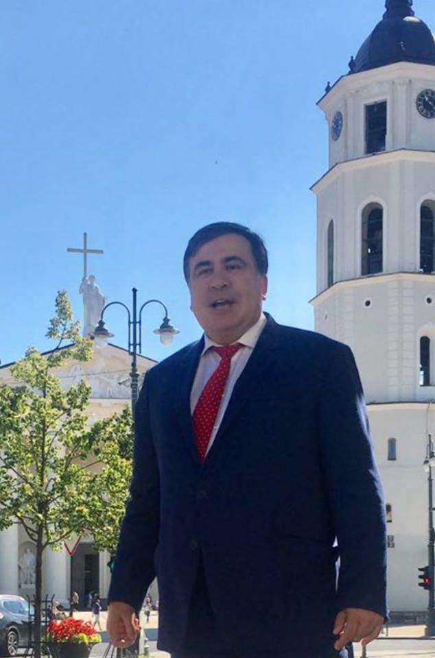  Михаил Саакашвили, лишённый гражданства Украины, принял участие в акции протеста у российского посольства в Вильнюсе.