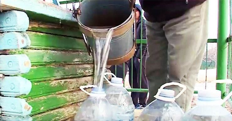 Жители села в Страшенском районе уже два месяца живут без воды.