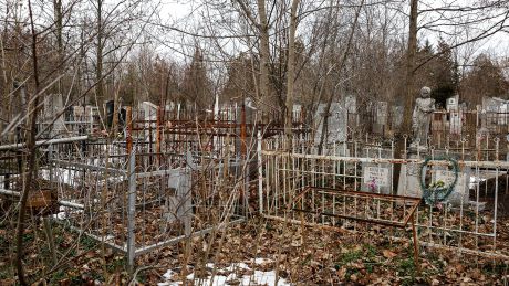 Бронирование участка на Центральном кладбище стоит 1500 леев, на кладбище Святого Лазаря – 2500.
