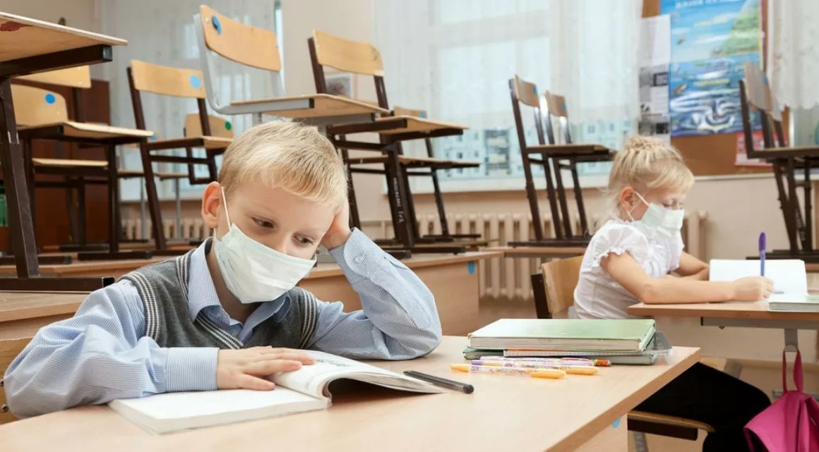 Учителя подписывают петицию против возвращения к очному обучению.