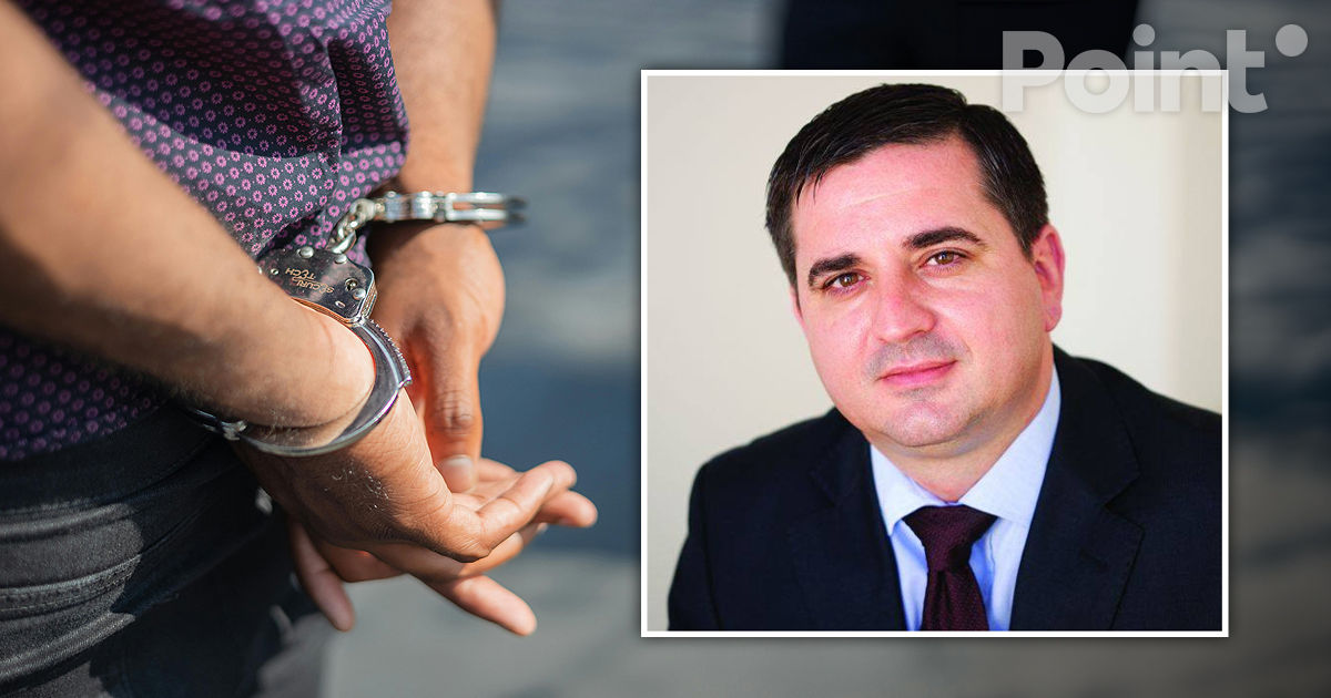 Un fost senator din România ar fi încercat să mituiască un ministru pentru o schemă de vânzare de arme către Ucraina.