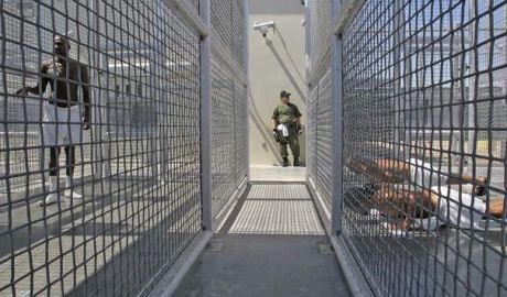 Doi deţinuţi au murit şi alţi treisprezece au fost răniţi în urma unei revolte care a izbucnit la o închisoare din nordul Mexicului. Foto: hepta