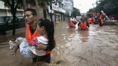 Autorităţile de la Hanoi au dispus evacuarea a peste 80.000 de oameni dintr-o provincie din centrul ţării.
