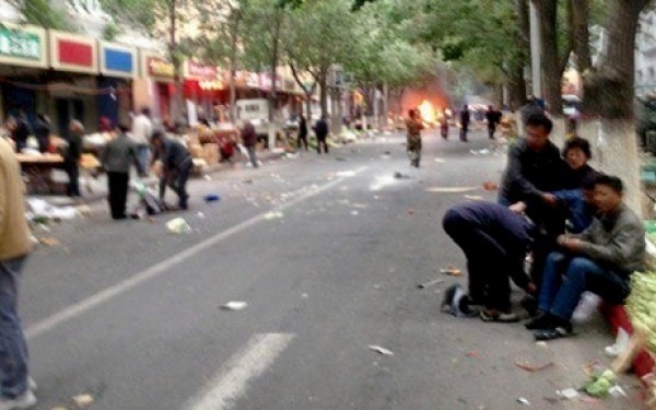 Ora matinala la care s-a produs atentatul este unul dintre momentele zilei cand pietele chineze de cartofi si carnuri sunt foarte aglomerate.