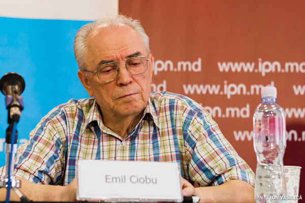 Экс-посол Молдовы в Румынии Эмиль Чобу.