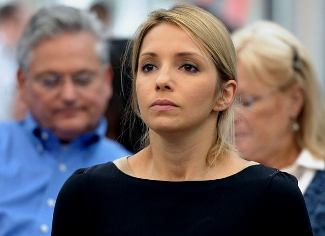 Ceva timp mai tirziu, Eugenia impreuna cu iubitul ei a plecat sa-si intalneasca mama, eliberata din inchisoare.