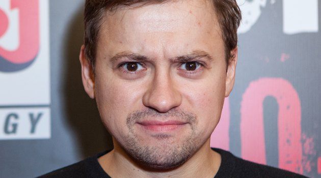 Актер уверяет, что оплачивает счета сам.