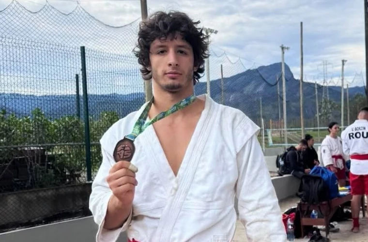 Молдова завоевала бронзовую медаль на Чемпионате мира по пляжному самбо.