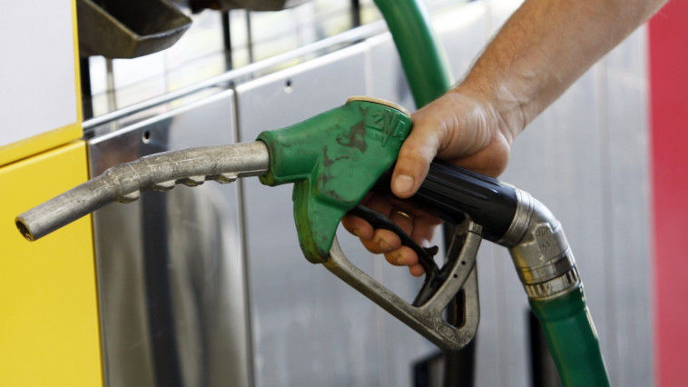 Comercializarea cu ridicata a produselor petroliere se permite numai la depozitele petroliere. Foto: cotidianul.ro
