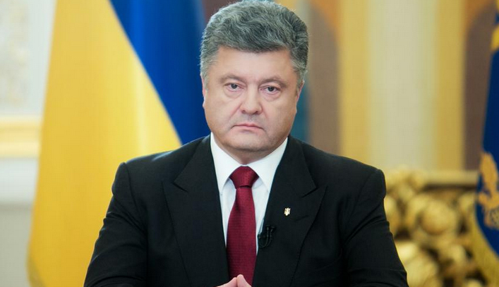 Порошенко приказал украинским силовикам открывать огонь на поражение в том случае, если в них будут стрелять.