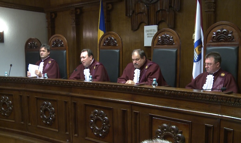 Решение Конституционного суда является окончательным и не подлежит обжалованию.