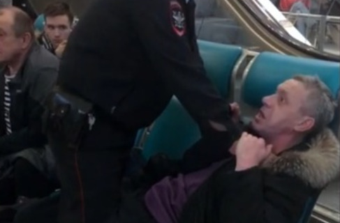 Дебошира с "бомбой" задержали в аэропорту Домодедово.
