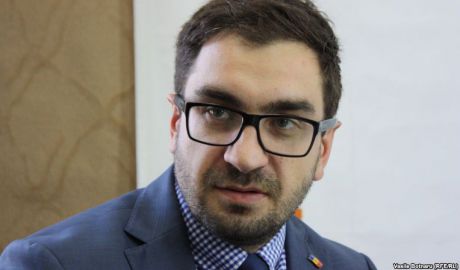 Unul dintre motivele demisiei sale este faptul că Guvernul a fost votat și va depinde, în continuare, de Partidul Comuniștilor. Foto: Europa Liberă
