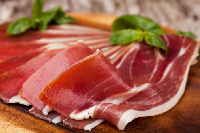 Carnații, șunca și baconul sunt cancerigene. Foto: unimedia.info