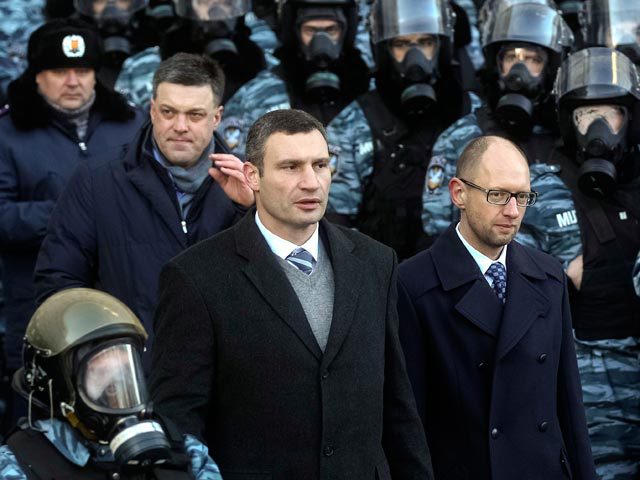 "Батькивщина" Яценюка обещает готовить общенациональную забастовку, а "УДАР" Виталия Кличко  - блокировать работу Рады.  Фото: Reuters