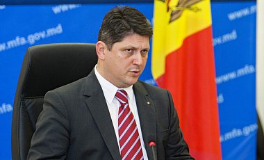 "В официальную делегацию зачисления делаю не я, потому я и не включен. Но задайте этот вопрос президентской администрации"