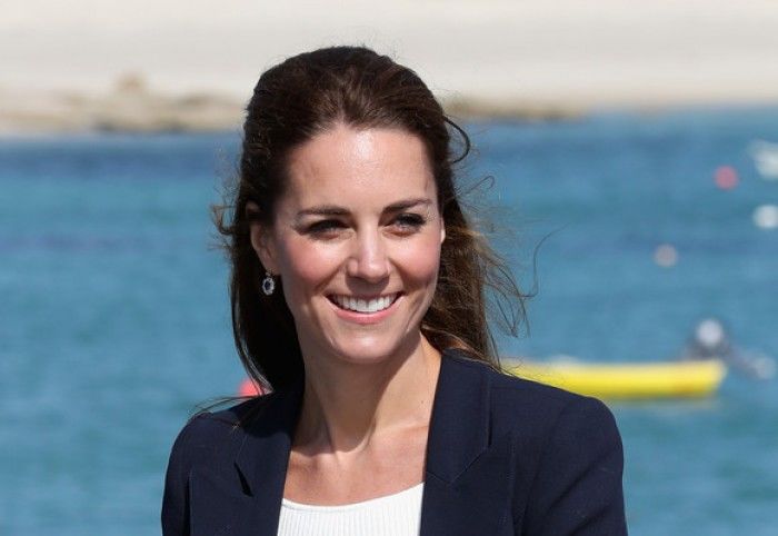 Kate Middleton a făcut senzație cu o pereche de pantaloni de 30 de euro. Foto: Getty Images