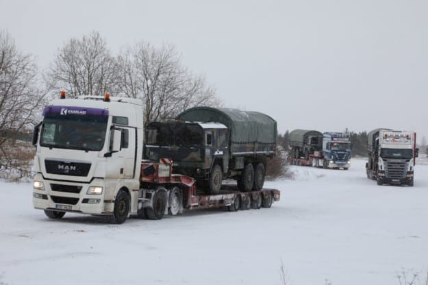 Эстония отправила военных в Польшу для охраны границы с Беларусью.