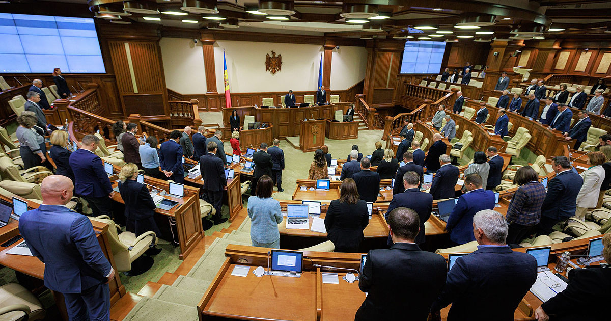 Минута молчания в парламенте: депутаты почтили память жертв депортаций. 